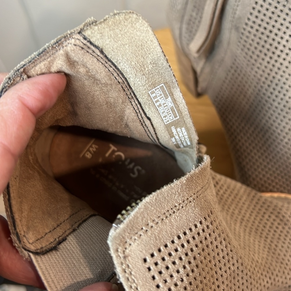 TOMS SUEDE LEATHER CHELSEA BOOTS - Picture 11 of 11